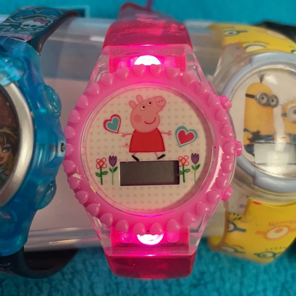 Lot of 7 Children’s Watches All Need Batteries One Needs a Band! - Picture 4 of 8